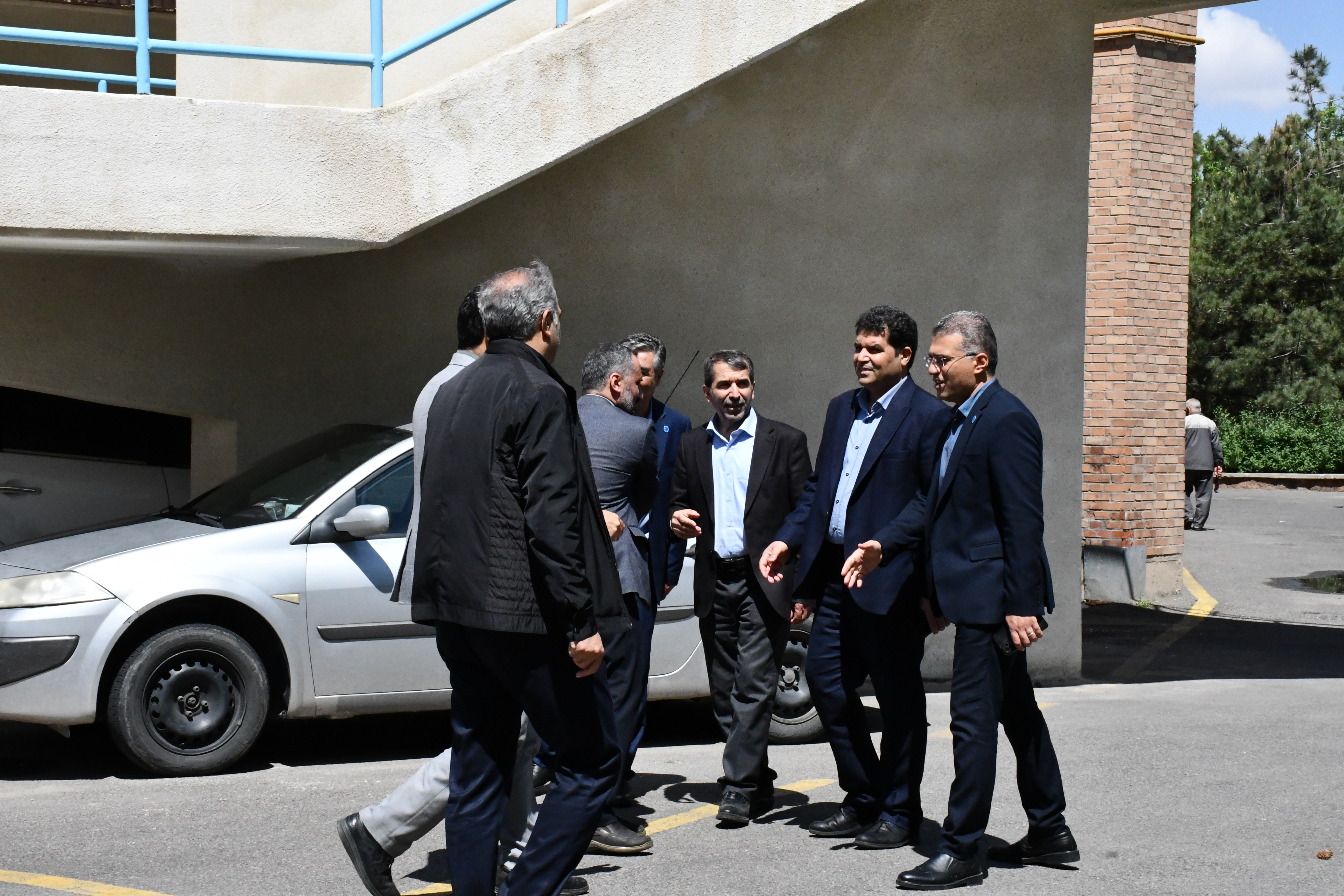 بازدید دکتر عباس قنبری معاون بورس و امور دانشجویان خارج سازمان امور دانشجویان از بخش های مختلف دانشجویی دانشگاه تبریز ۱۷ اردیبهشت ۱۴۰۴