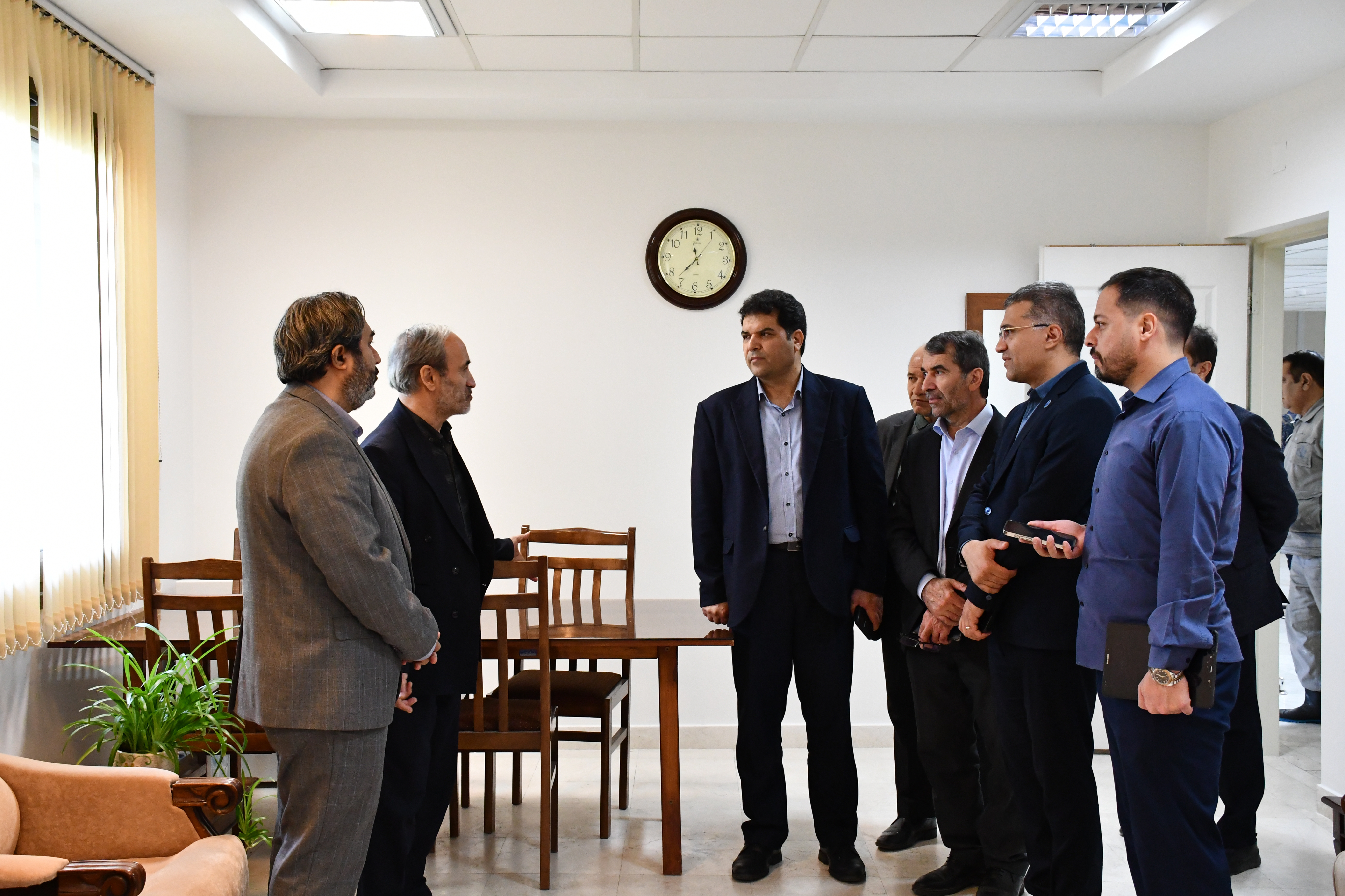 بازدید دکتر عباس قنبری معاون بورس و امور دانشجویان خارج سازمان امور دانشجویان از بخش های مختلف دانشجویی دانشگاه تبریز ۱۷ اردیبهشت ۱۴۰۴