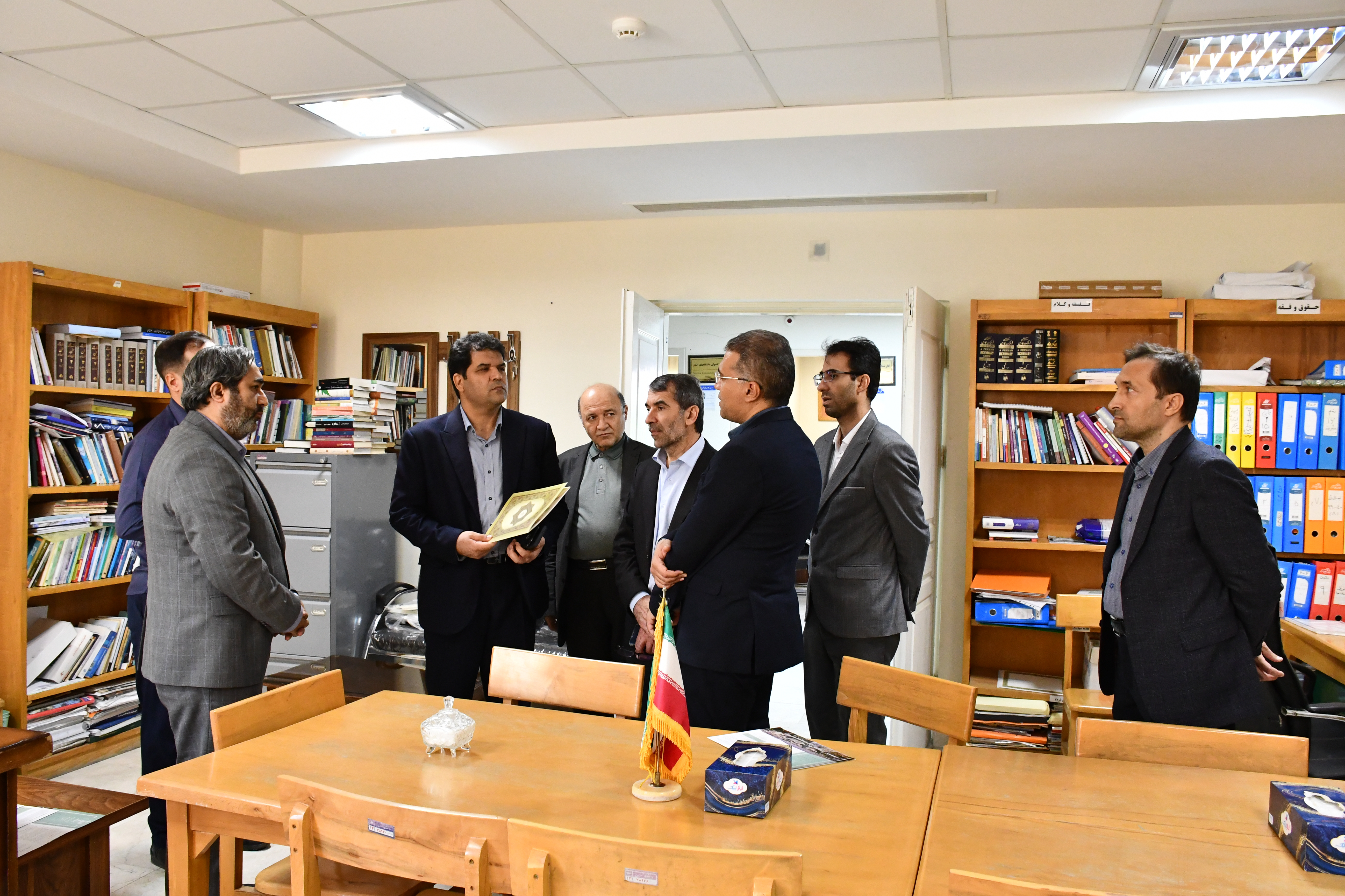 بازدید دکتر عباس قنبری معاون بورس و امور دانشجویان خارج سازمان امور دانشجویان از بخش های مختلف دانشجویی دانشگاه تبریز ۱۷ اردیبهشت ۱۴۰۴