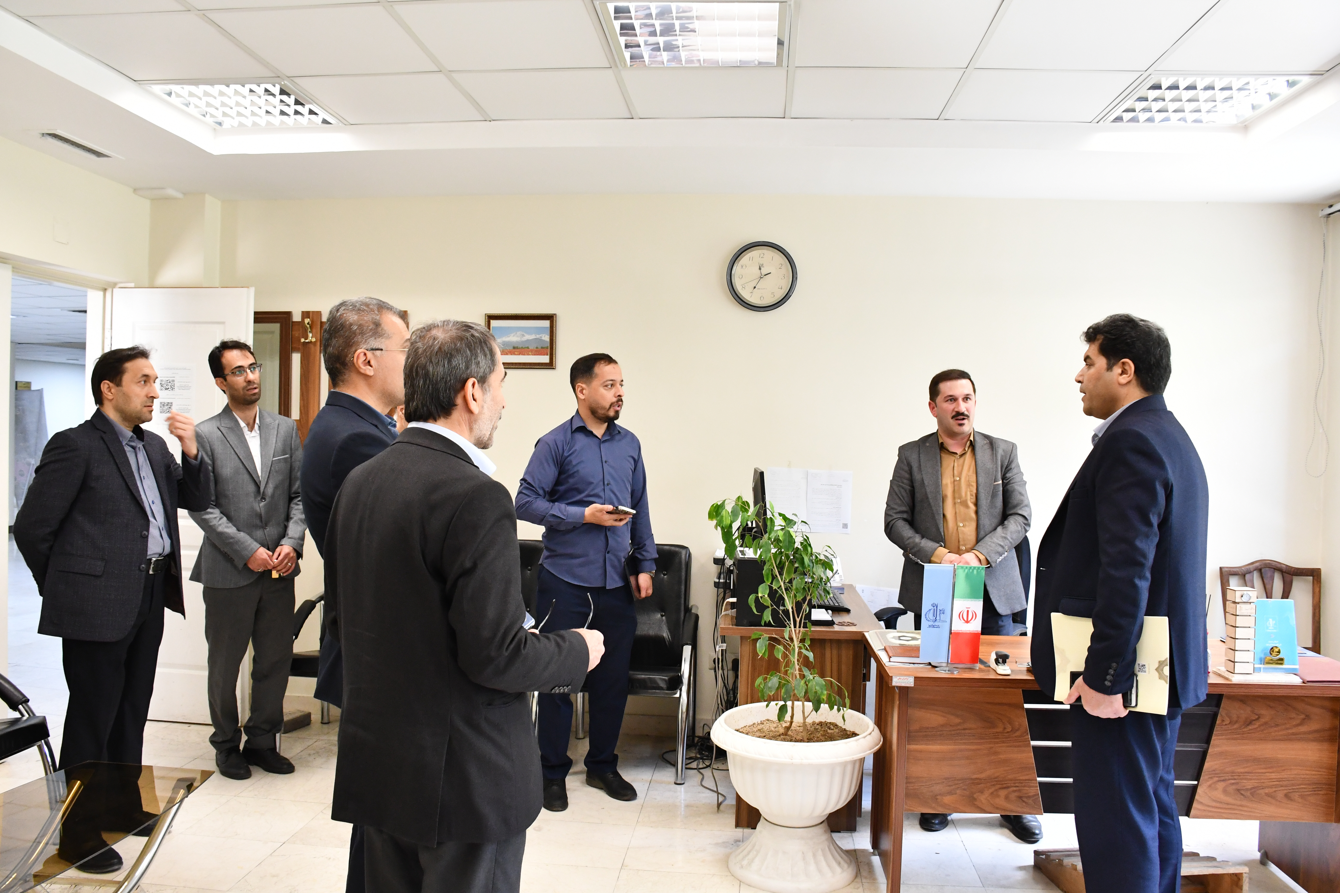 بازدید دکتر عباس قنبری معاون بورس و امور دانشجویان خارج سازمان امور دانشجویان از بخش های مختلف دانشجویی دانشگاه تبریز ۱۷ اردیبهشت ۱۴۰۴