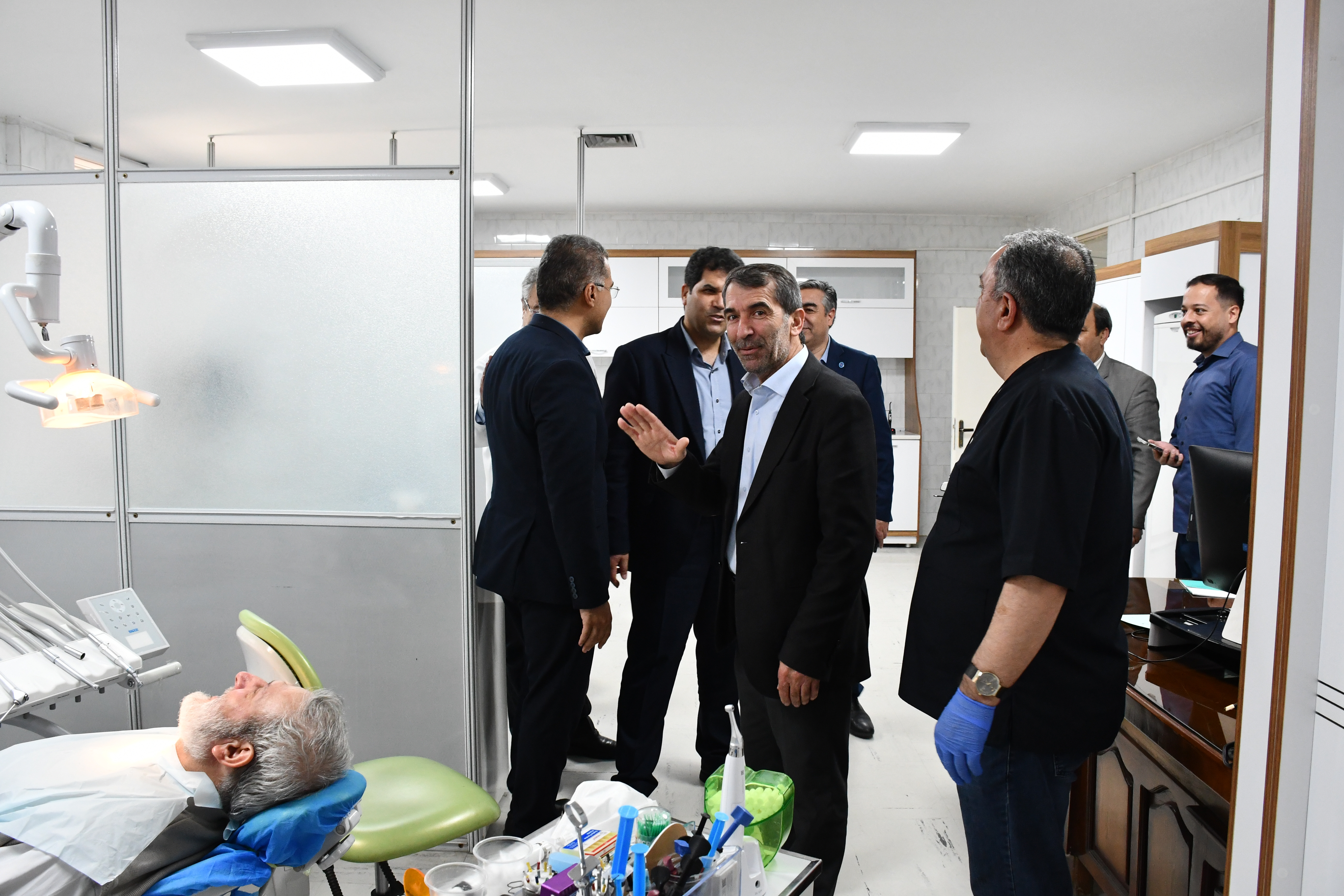 بازدید دکتر عباس قنبری معاون بورس و امور دانشجویان خارج سازمان امور دانشجویان از بخش های مختلف دانشجویی دانشگاه تبریز ۱۷ اردیبهشت ۱۴۰۴