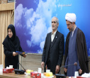 اهدای لوح تقدیر به جانبازان و فرزندان شهدا 