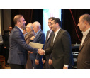 استاد واقعی، کسی است که سیاهی، جهل و نادانی را می‌زداید