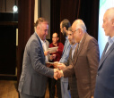 استاد واقعی، کسی است که سیاهی، جهل و نادانی را می‌زداید