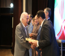 استاد واقعی، کسی است که سیاهی، جهل و نادانی را می‌زداید