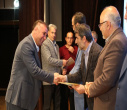 استاد واقعی، کسی است که سیاهی، جهل و نادانی را می‌زداید