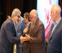 استاد واقعی، کسی است که سیاهی، جهل و نادانی را می‌زداید