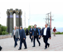 حضور مهمانان هفتمین گردهمایی سراسری خیرین آموزش عالی در برج یادمان شهدای گمنام-کوه عون ابن علی- تبریز